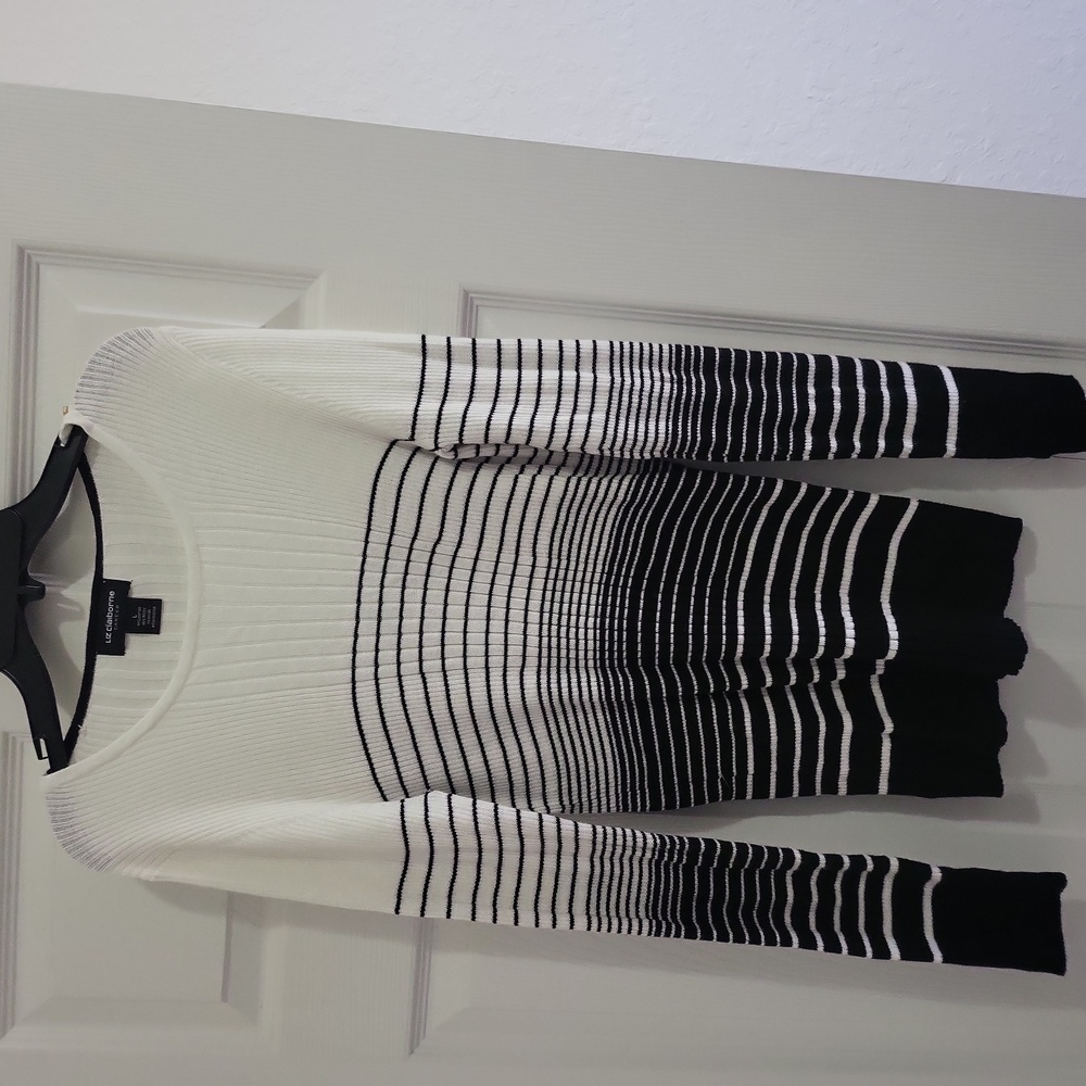 New women's black and white long sleeved sweater